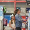Jennifer Garner fait des courses avec sa fille Seraphina pour la rentrée scolaire à Los Angeles le 27 aout 2018.