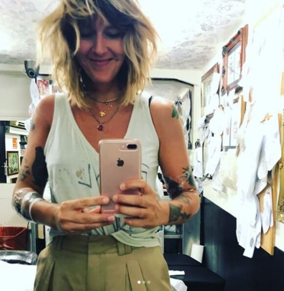 Daphné Bürki s'est rendue dans un salon de tatouages de Londres, le Tattoo 13 in Soho. Instagram, août 2017.