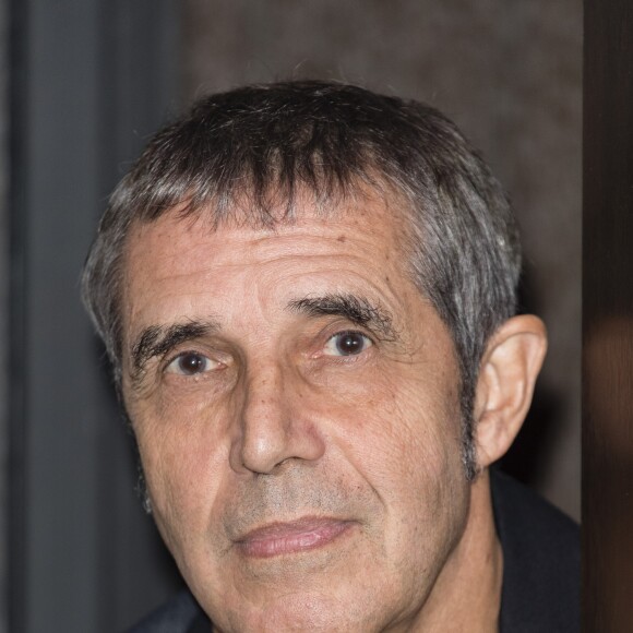 Julien Clerc - Soirée au profit de l'association "Sur les Bancs de l'Ecole" au Pavillon Vendôme à Paris le 27 novembre 2016. Les chefs et les artistes se mobilisent à la faveur de l'autisme lors de la 7ème édition de l'Autism Charity Gala. © Pierre Perusseau/Bestimage
