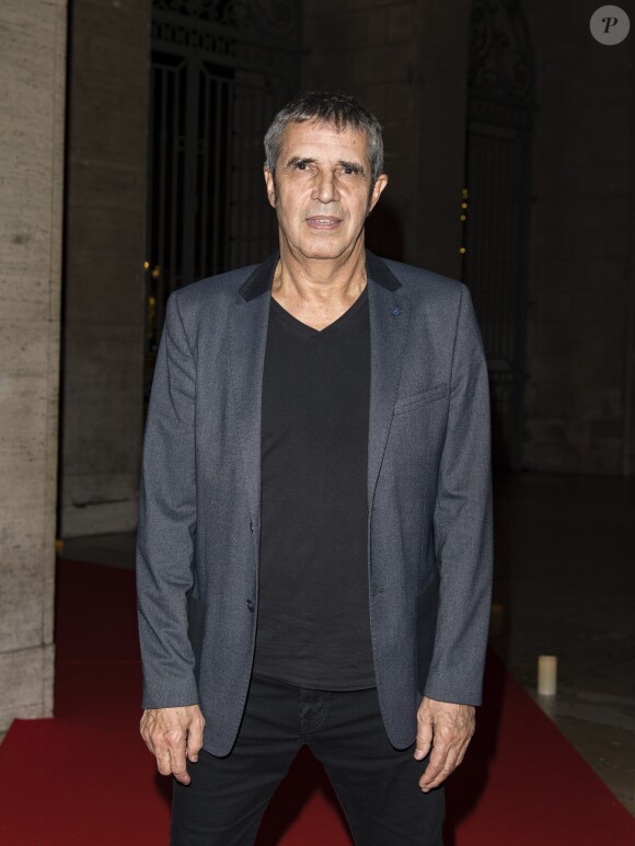 Julien Clerc - Soirée au profit de l'association "Sur les Bancs de l'Ecole" au Pavillon Vendôme à Paris le 27 novembre 2016. Les chefs et les artistes se mobilisent à la faveur de l'autisme lors de la 7ème édition de l'Autism Charity Gala. © Pierre Perusseau/Bestimage