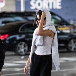 Kendall Jenner arrive à l'aéroport de Paris-Charles-de-Gaulle le 10 septembre 2018.