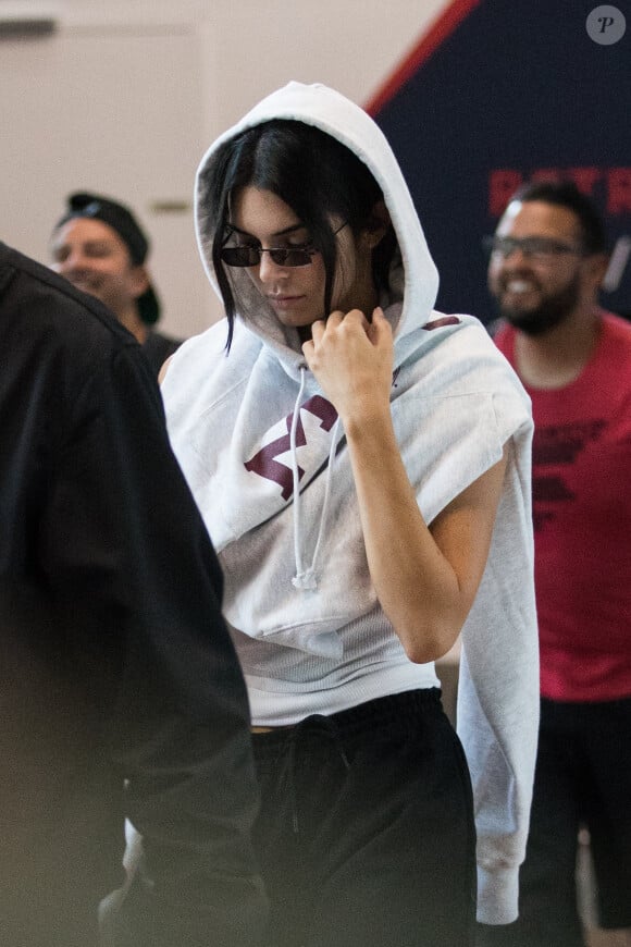 Kendall Jenner arrive à l'aéroport de Paris-Charles-de-Gaulle le 10 septembre 2018.