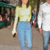 Kendall Jenner se promène avec son garde du corps pendant la Fashion Week à New York Le 08 Septembre 2018