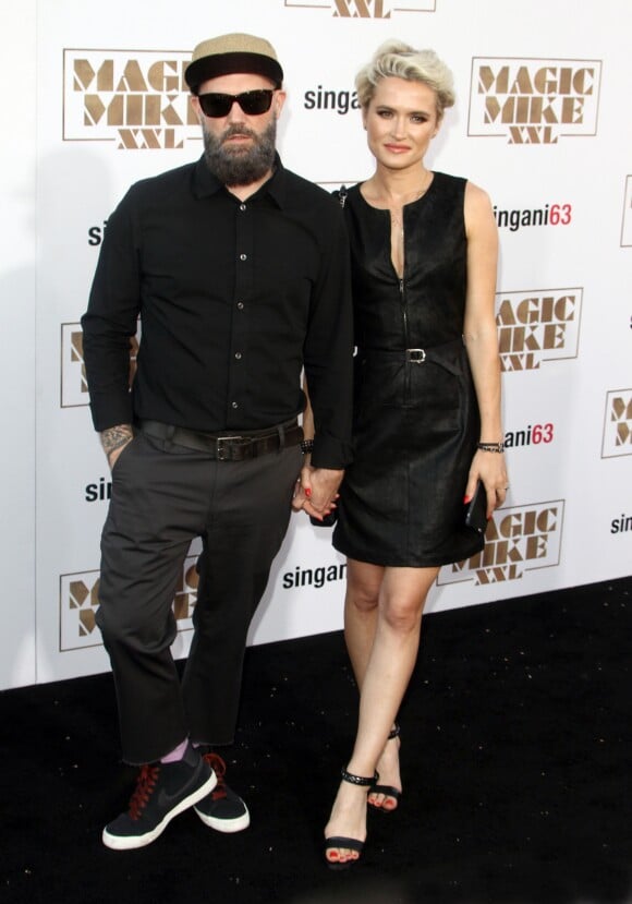 Fred Durst de Limp Bizkit et sa femme Kseniya Beryazina à la première de Magic Mike XXL à Hollywood le 25 juin 2015.