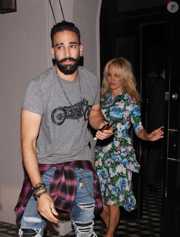 Adil Rami et Pamela Anderson au restaurant Craig's à Los Angeles le 24 juillet 2018.