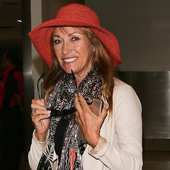 Exclusif - Jane Seymour arrive à l'aéroport de LAX à Los Angeles, le 25 juillet 2018.