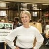 La candidate démocrate au poste de gouverneur de l'état de New York Cynthia Nixon fait campagne dans le métro de Manhattan à New York City, New York, le 14 août 2018.