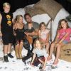 Tori Spelling et son mari Dean McDermott sont allés visiter le village de SmallFoot Yeti avec leurs enfants Stella, Liam, Hattie, Finn et Beau à Hollywood, le 14 septembre 2018