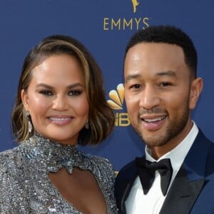 John Legend et sa femme Chrissy Teigen au 70ème Primetime Emmy Awards au théâtre Microsoft à Los Angeles, le 17 septembre 2018.