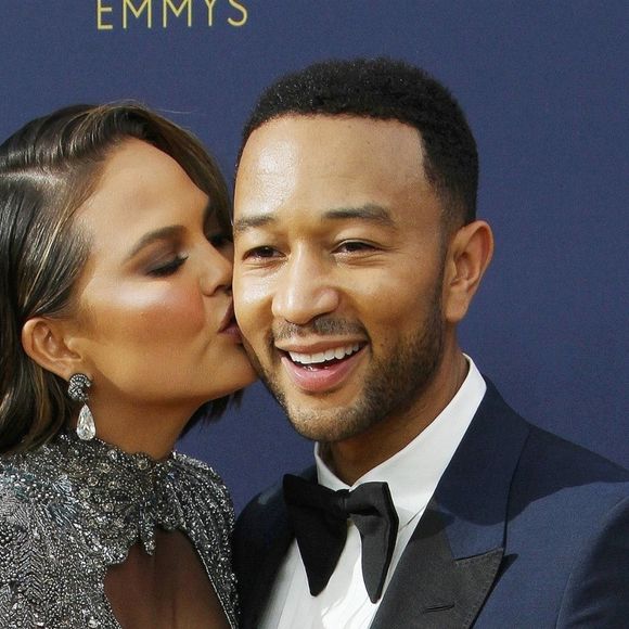 John Legend et sa femme Chrissy Teigen au 70ème Primetime Emmy Awards au théâtre Microsoft à Los Angeles, le 17 septembre 2018.