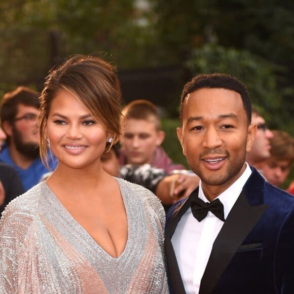 Chrissy Teigen et son mari John Legend arrivent à la soirée "2018 GQ Men of the Year Awards" au Tate Modern à Londres, le 5 septembre 2018.