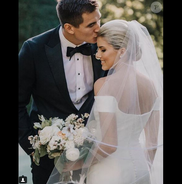Nathan Adrian a épousé Hallie Ivester le 15 septembre 2018.