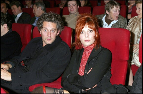 Laurent Boutonnat et Mylène Farmer -Première du film "Les Choristes" au cinéma Gaumont Marignan à Paris le 16 mars 2004.