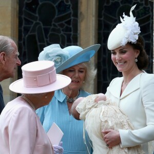 Le prince William et la duchesse Catherine de Cambridge avec leurs enfants le prince George et la princesse Charlotte lors du baptême de cette dernière à Sandringham dans le Norfolk le 5 juillet 2015.
