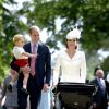 Le prince William et la duchesse Catherine de Cambridge avec leurs enfants le prince George et la princesse Charlotte lors du baptême de cette dernière à Sandringham dans le Norfolk le 5 juillet 2015.