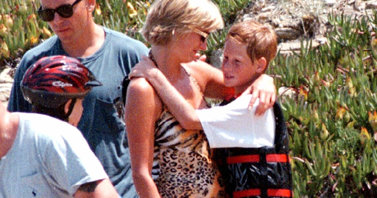 Lady Diana avec son fils le prince Harry en vacances à SaintTropez en