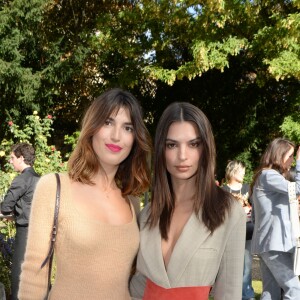 Jeanne Damas et Emily Ratajkowski - Défile de mode Jacquemus, collection prêt-à-porter printemps-été 2019 à l'ambassade d'Italie à Paris le 24 septembre 2018. © CVS / Veeren / Bestimage