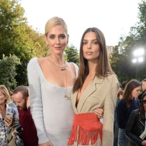 Chiara Ferragni et Emily Ratajkowski - Défile de mode Jacquemus, collection prêt-à-porter printemps-été 2019 à l'ambassade d'Italie à Paris le 24 septembre 2018. © CVS / Veeren / Bestimage