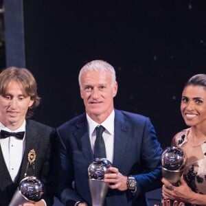 Luka Modric (meilleur joueur), Didier Deschamps (meilleur entraîneur) et Marta Vieira da Silva (meilleure joueuse) lors de la cérémonie des Trophées Fifa 2018 au Royal Festival Hall à Londres, Royaume Uni, le 25 septembre 2018.