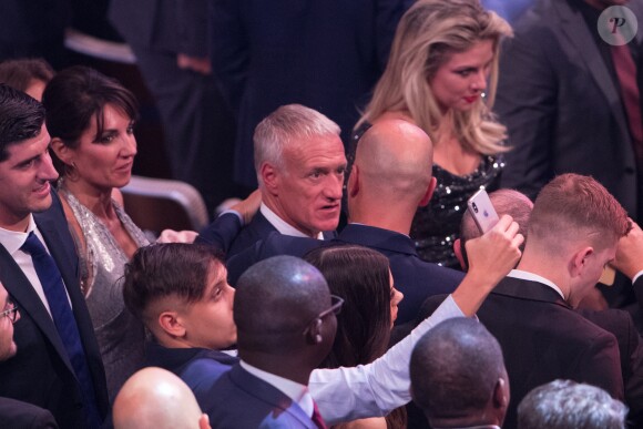 Zinedine Zidane, sa femme Véronique, Thibaut Courtois (meilleur gardien de but) Didier Deschamps (sélectionneur de l'équipe de France) - sacré meilleur entraîneur de l'année 2018 lors de la cérémonie des Trophées Fifa 2018 au Royal Festival Hall à Londres, Royaume Uni, le 25 septembre 2018. © Cyril Moreau/Bestimage