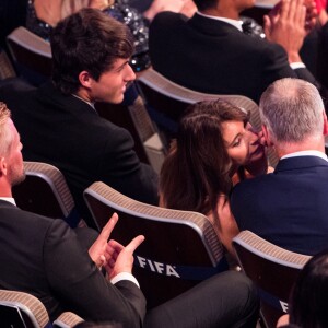 Didier Deschamps (sélectionneur de l'équipe de France) - sacré meilleur entraîneur de l'année 2018 embrasse sa femme Claude à l'annonce de sa victoire lors de la cérémonie des Trophées Fifa 2018 au Royal Festival Hall à Londres, Royaume Uni, le 25 septembre 2018. © Cyril Moreau/Bestimage