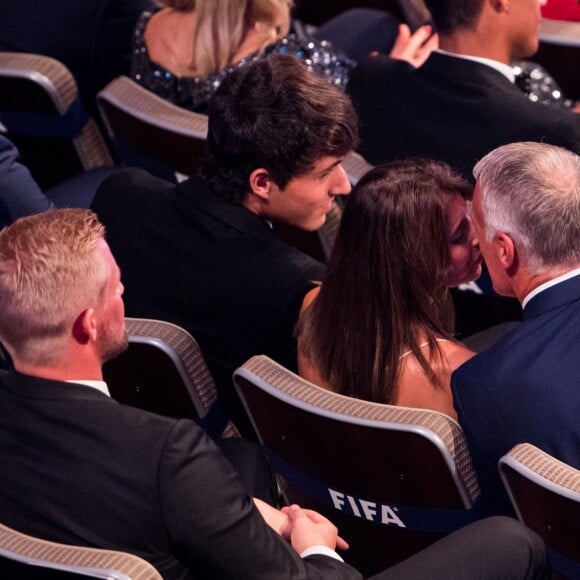 Didier Deschamps (sélectionneur de l'équipe de France) - sacré meilleur entraîneur de l'année 2018 embrasse sa femme Claude à l'annonce de sa victoire lors de la cérémonie des Trophées Fifa 2018 au Royal Festival Hall à Londres, Royaume Uni, le 25 septembre 2018. © Cyril Moreau/Bestimage