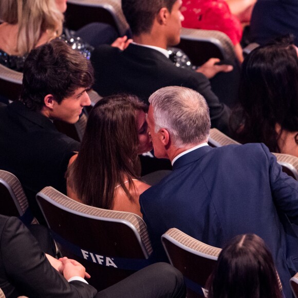 Didier Deschamps (sélectionneur de l'équipe de France) - sacré meilleur entraîneur de l'année 2018 embrasse sa femme Claude à l'annonce de sa victoire lors de la cérémonie des Trophées Fifa 2018 au Royal Festival Hall à Londres, Royaume Uni, le 25 septembre 2018. © Cyril Moreau/Bestimage