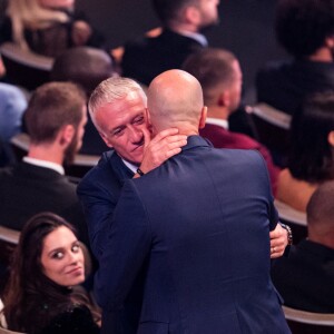 Zinedine Zidane et Didier Deschamps (sélectionneur de l'équipe de France) - sacré meilleur entraîneur de l'année 2018 lors de la cérémonie des Trophées Fifa 2018 au Royal Festival Hall à Londres, Royaume Uni, le 25 septembre 2018. © Cyril Moreau/Bestimage