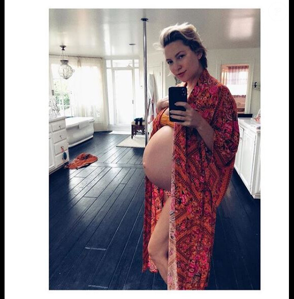 Kate Hudson, enceinte de son troisième enfant, affiche son ventre rond à la fin de la grossesse. Le 6 septembre 2018.