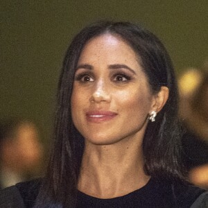 Meghan Markle, duchesse de Sussex, inaugure l'exposition "Oceania" le 25 septembre 2018 à Londres.