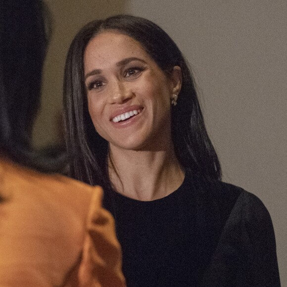 Meghan Markle, duchesse de Sussex, inaugure l'exposition "Oceania" le 25 septembre 2018 à Londres.