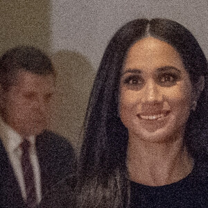 Meghan Markle, duchesse de Sussex, inaugure l'exposition "Oceania" le 25 septembre 2018 à Londres.