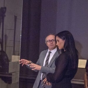 Meghan Markle, duchesse de Sussex, inaugure l'exposition "Oceania" le 25 septembre 2018 à Londres.