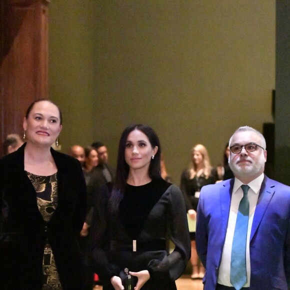 Meghan Markle, duchesse de Sussex, inaugure l'exposition "Oceania" le 25 septembre 2018 à Londres.