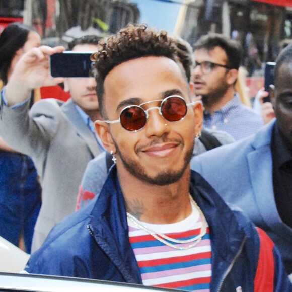 Lewis Hamilton arrive à la boutique Tommy Hilfiger à Londres. Le 10 juillet 2018