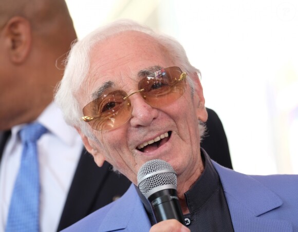 Charles Aznavour reçoit son étoile sur le Hollywood Walk of Fame à Los Angeles, le 24 août 2017. © Chris Delmas/Bestimage