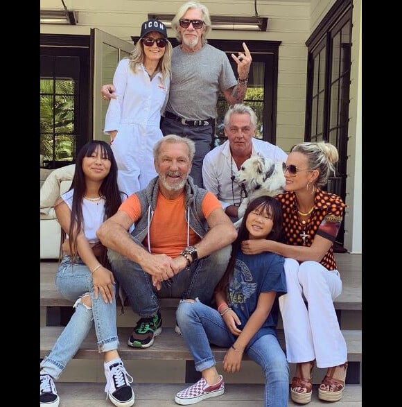 Laeticia Hallyday avec ses amis (dont Pierre Billon) et ses deux fills Jade et Joy à Los Angeles le 29 septembre 2018.