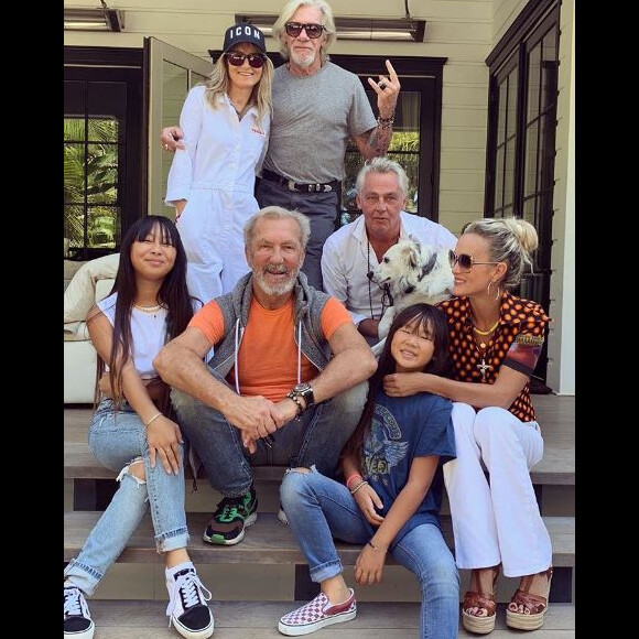Laeticia Hallyday avec ses amis (dont Pierre Billon) et ses deux fills Jade et Joy à Los Angeles le 29 septembre 2018.