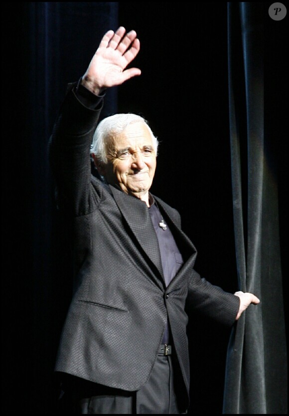 Exclusif - Charles Aznavour en concert au Palais des Congrès, le 9 octobre 2007.