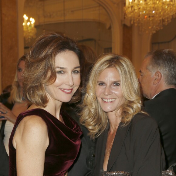 Elsa Zylberstein (invitée d'honneur) et Sarah Lelouch - Dîner de gala M foundation au Pavillon Dauphine à Paris, France, le 1er octobre 2018. © Christophe Aubert/Bestimage