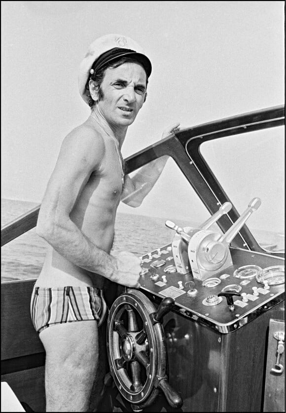Charles Aznavour à Saint-Tropez le 15 juillet 1970.