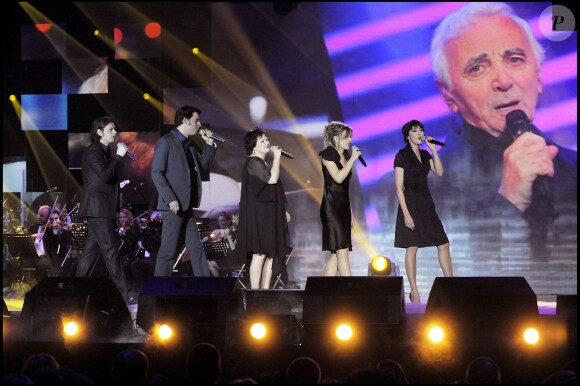 Benjamin Biolay, Alexis HK, Amandine Bourgeois, Nolwenn Leroy et Charles Aznavour aux 25e Victoires de la musique, en 2010 à Paris.