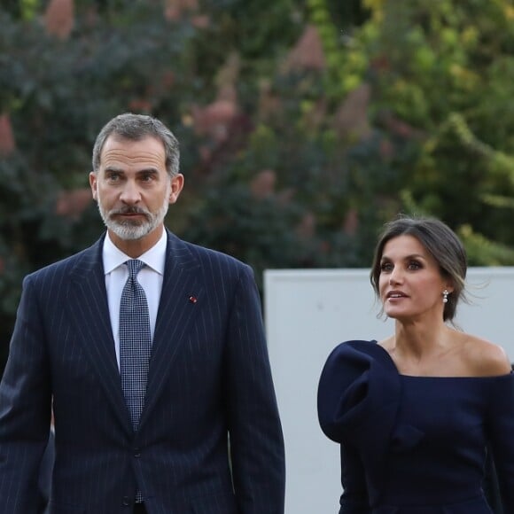 Brigitte Macron, le roi Felipe VI d'Espagne, le reine Letizia, le président Emmanuel Macron lors de la visite de l'exposition "Miró : la couleur de mes rêves" au Grand Palais à Paris le 5 octobre 2018 © Dominique Jacovides / Bestimage