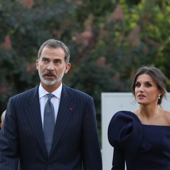 Brigitte Macron, le roi Felipe VI d'Espagne, le reine Letizia, le président Emmanuel Macron lors de la visite de l'exposition "Miró : la couleur de mes rêves" au Grand Palais à Paris le 5 octobre 2018 © Dominique Jacovides / Bestimage