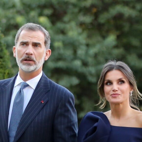 Brigitte Macron, le roi Felipe VI d'Espagne, le reine Letizia, le président Emmanuel Macron lors de la visite de l'exposition "Miró : la couleur de mes rêves" au Grand Palais à Paris le 5 octobre 2018 © Dominique Jacovides / Bestimage