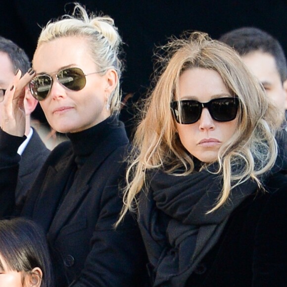 David Hallyday, Laura Smet, Laeticia Hallyday, ses filles Jade et Joy devant l'église de la Madeleine pour les obsèques de Johnny Hallyday à Paris, France, le 9 décembre 2017. © Veeren/Bestimage