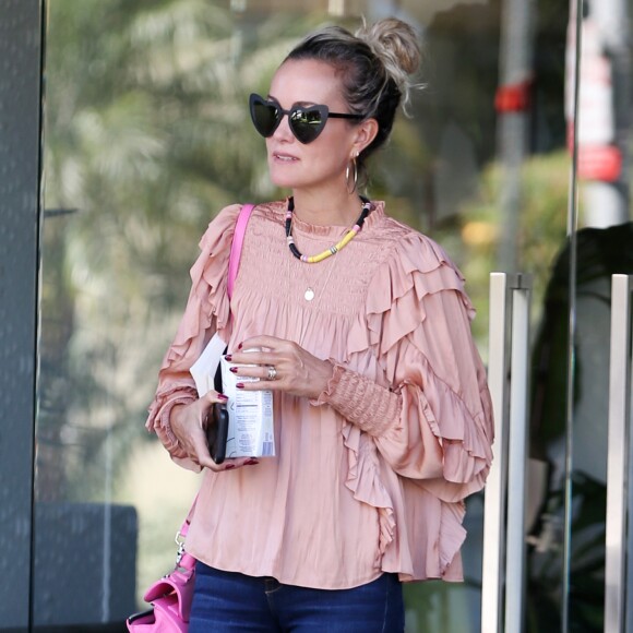 Semi-exclusif - Laeticia Hallyday à la sortie de Meche Hair Salon en compagnie de son coiffeur à Beverly Hills, le 14 septembre 2018.