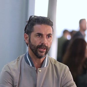 Eva Longoria et son mari José Baston arrivent avec leur fils Santiago Enrique à l'aéroport de JFK à New York, le 1er octobre 2018