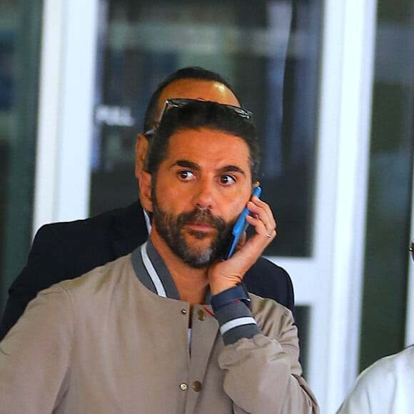 Eva Longoria et son mari José Baston arrivent avec leur fils Santiago Enrique à l'aéroport de JFK à New York, le 1er octobre 2018