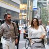 Eva Longoria et son mari José Baston arrivent avec leur fils Santiago Enrique à leur hôtel dans le quartier de Manhattan à New York, le 1er octobre 2018